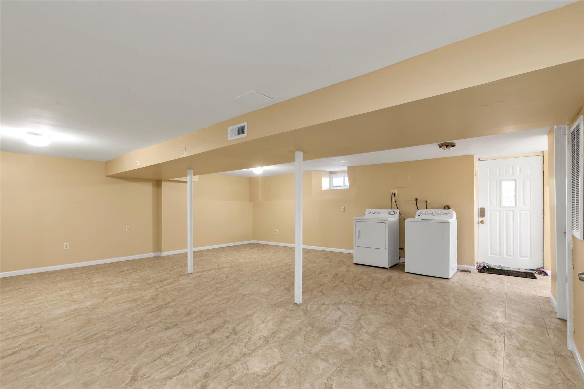 Single Family Lloyd  Nassau County, NY 11554, MLS-825750-23