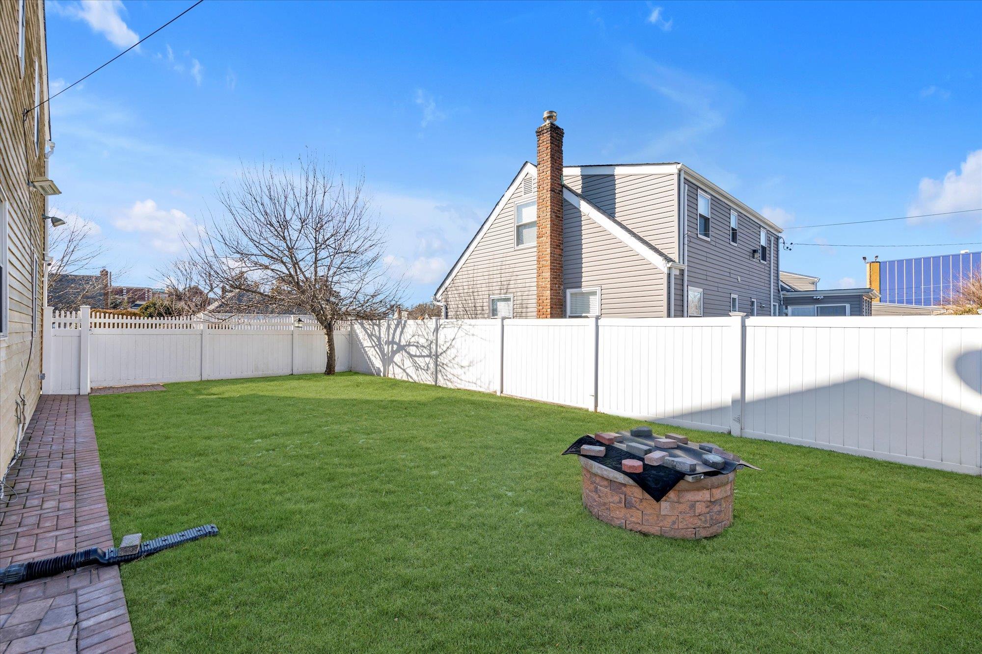 Single Family Lloyd  Nassau County, NY 11554, MLS-825750-26