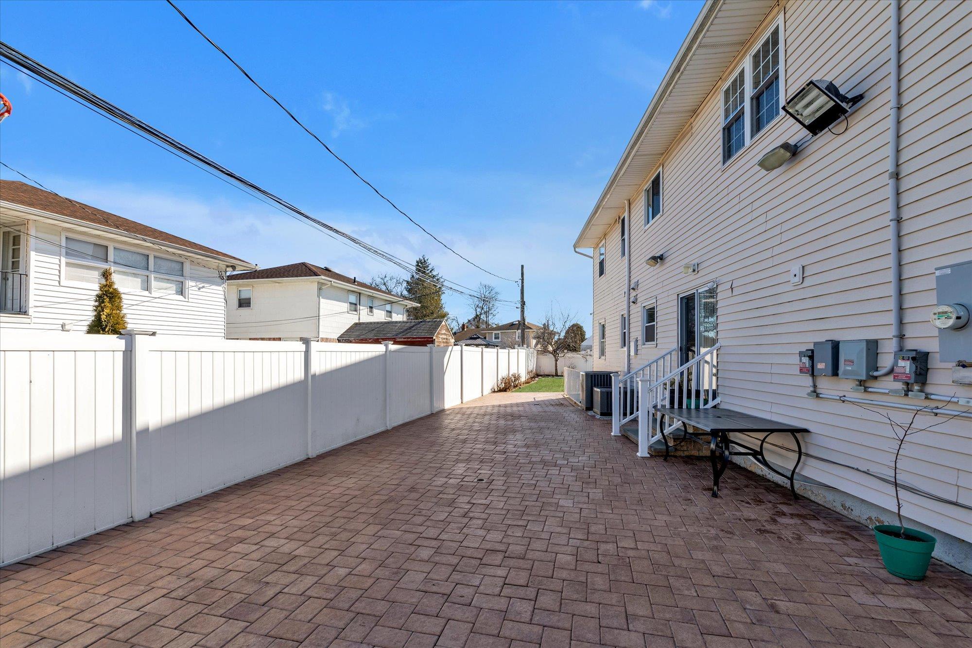 Single Family Lloyd  Nassau County, NY 11554, MLS-825750-27