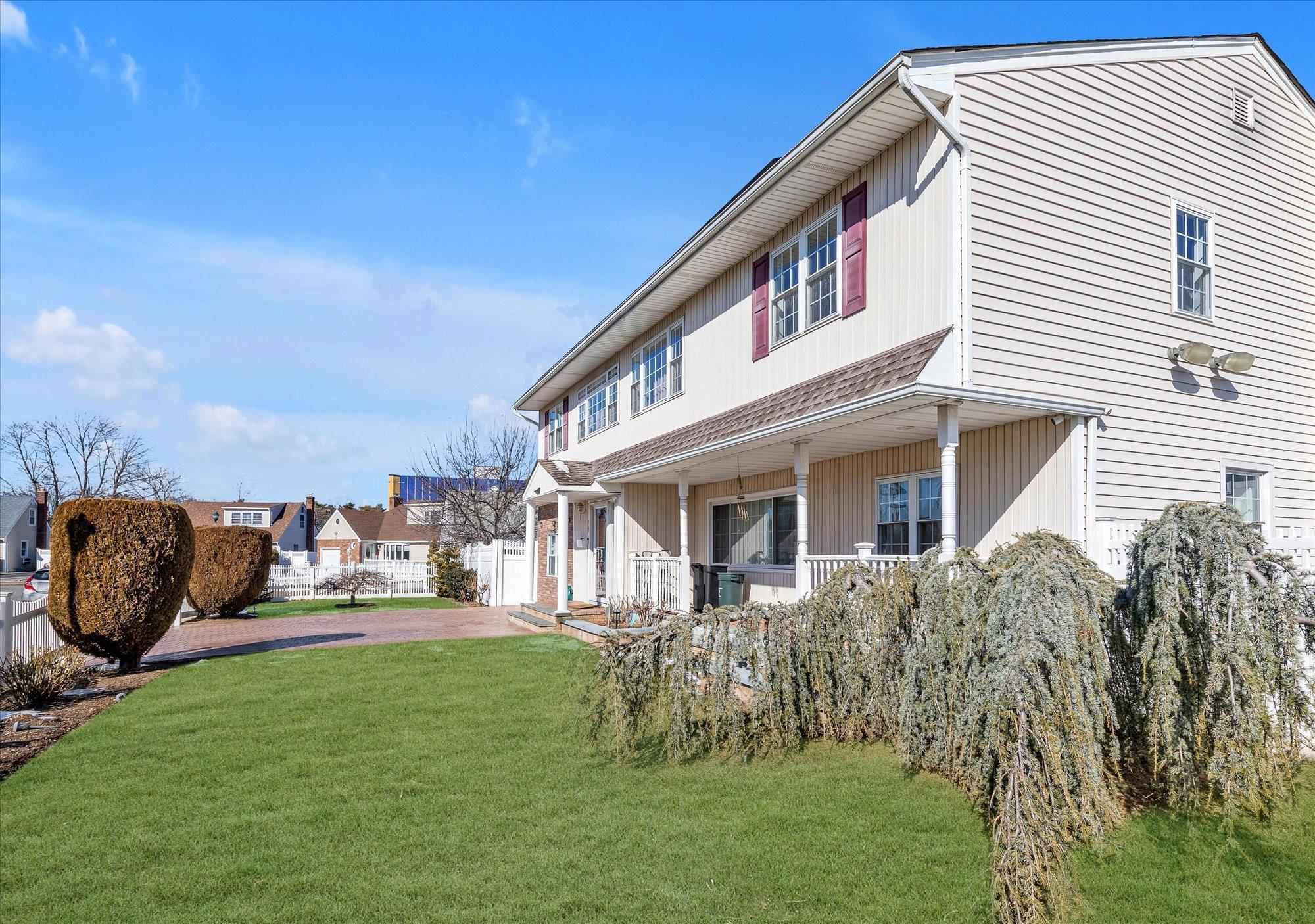 Single Family Lloyd  Nassau County, NY 11554, MLS-825750-28