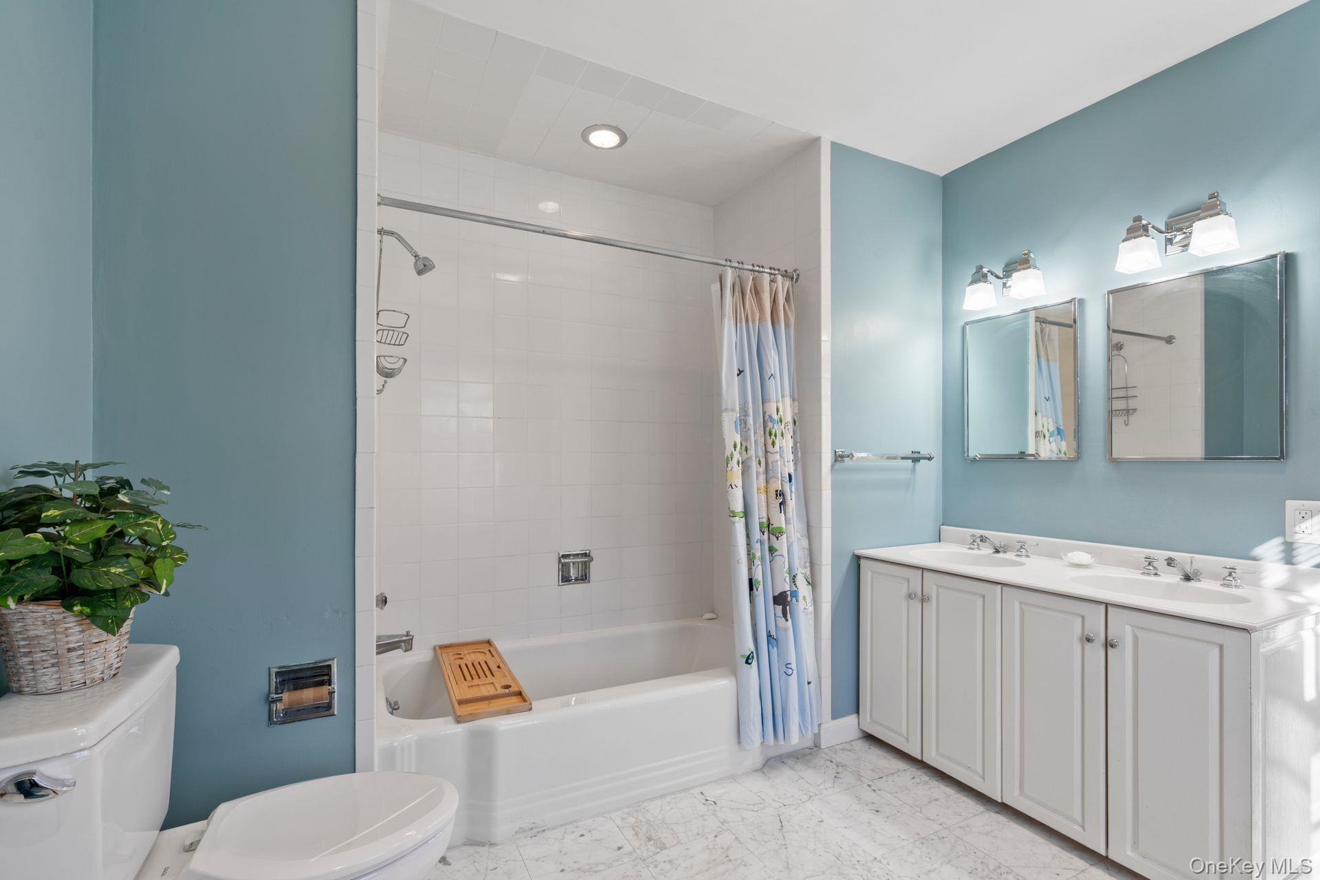 Single Family Stonegate Nassau County, NY 11545, MLS-825827-28