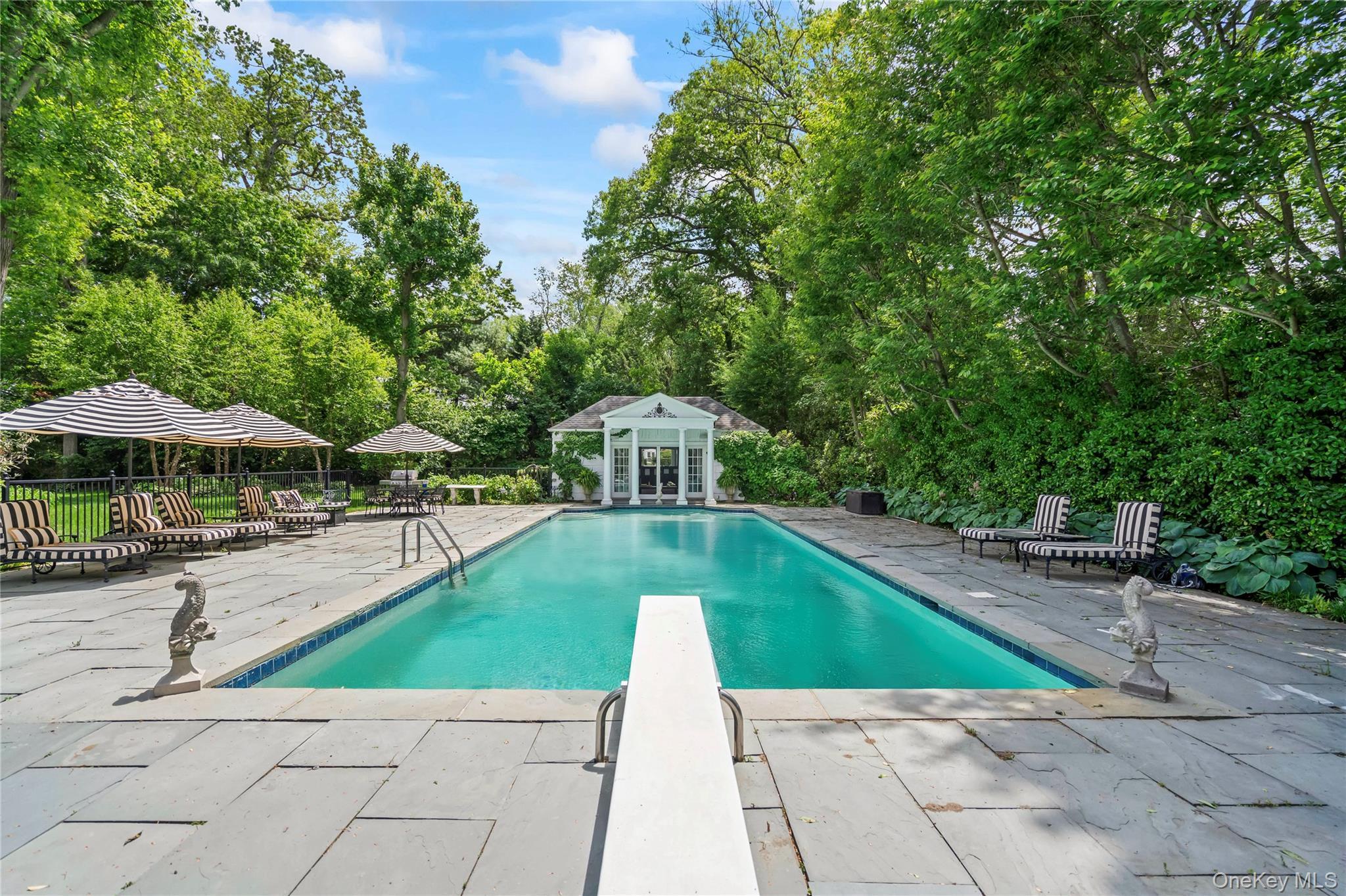 Single Family Stonegate Nassau County, NY 11545, MLS-825827-39