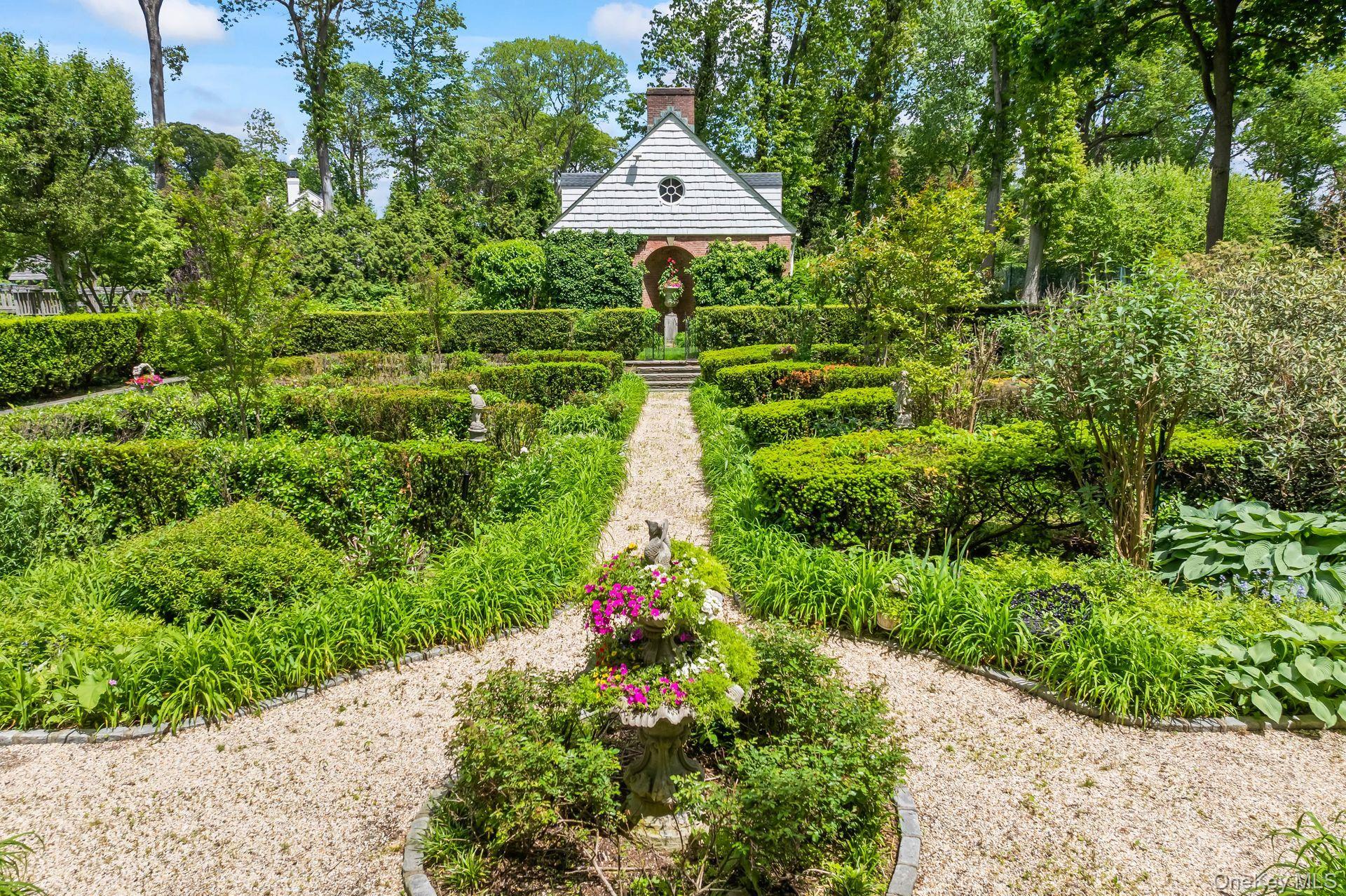 Single Family Stonegate Nassau County, NY 11545, MLS-825827-42