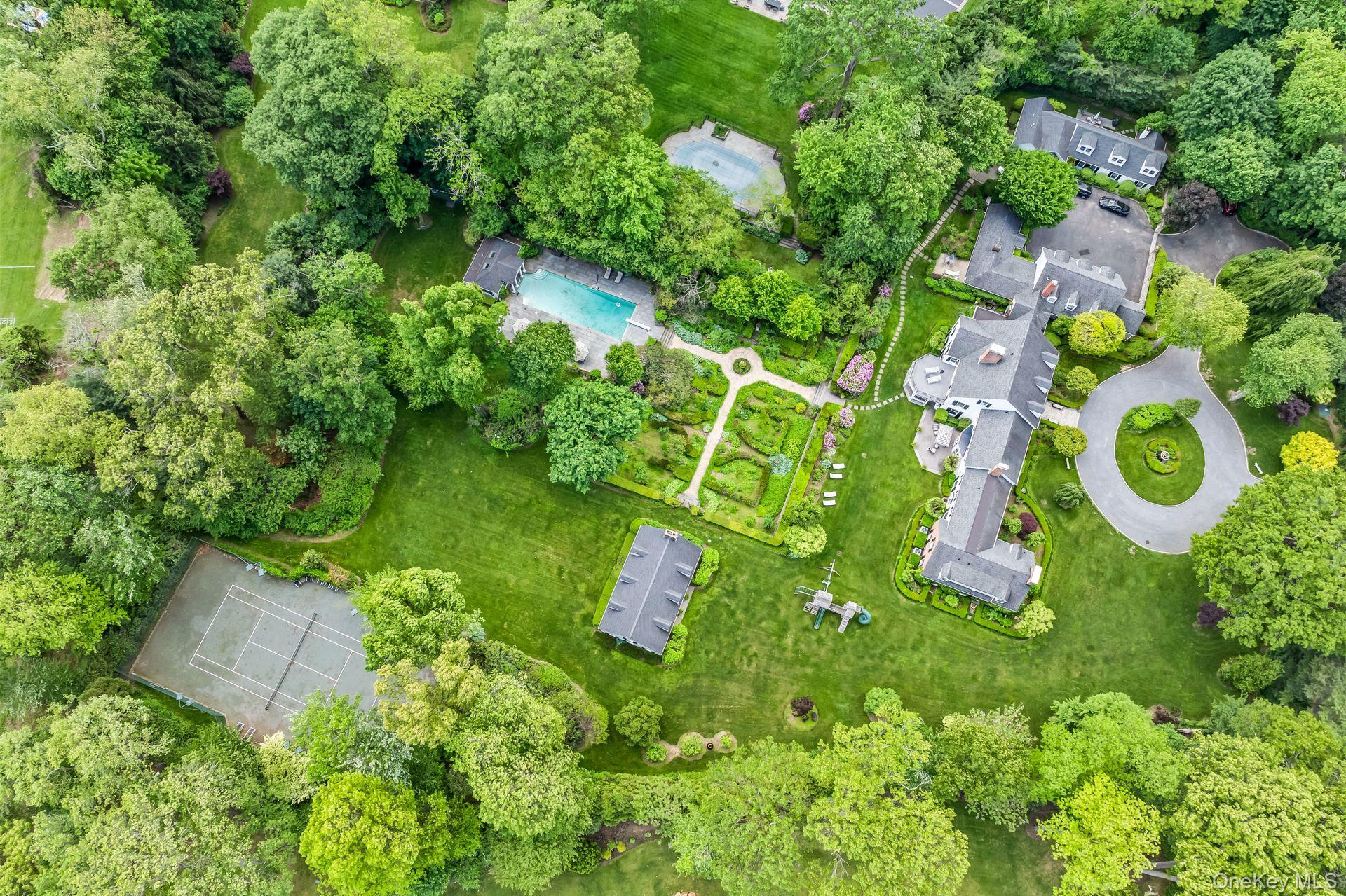 Single Family Stonegate Nassau County, NY 11545, MLS-825827-45