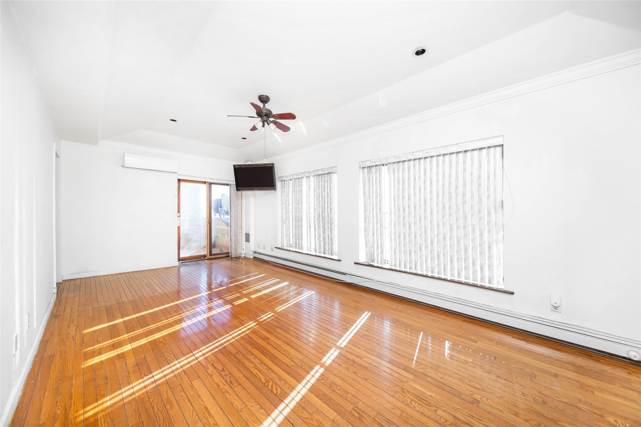 Single Family Colden  Queens, NY 11355, MLS-825858-10