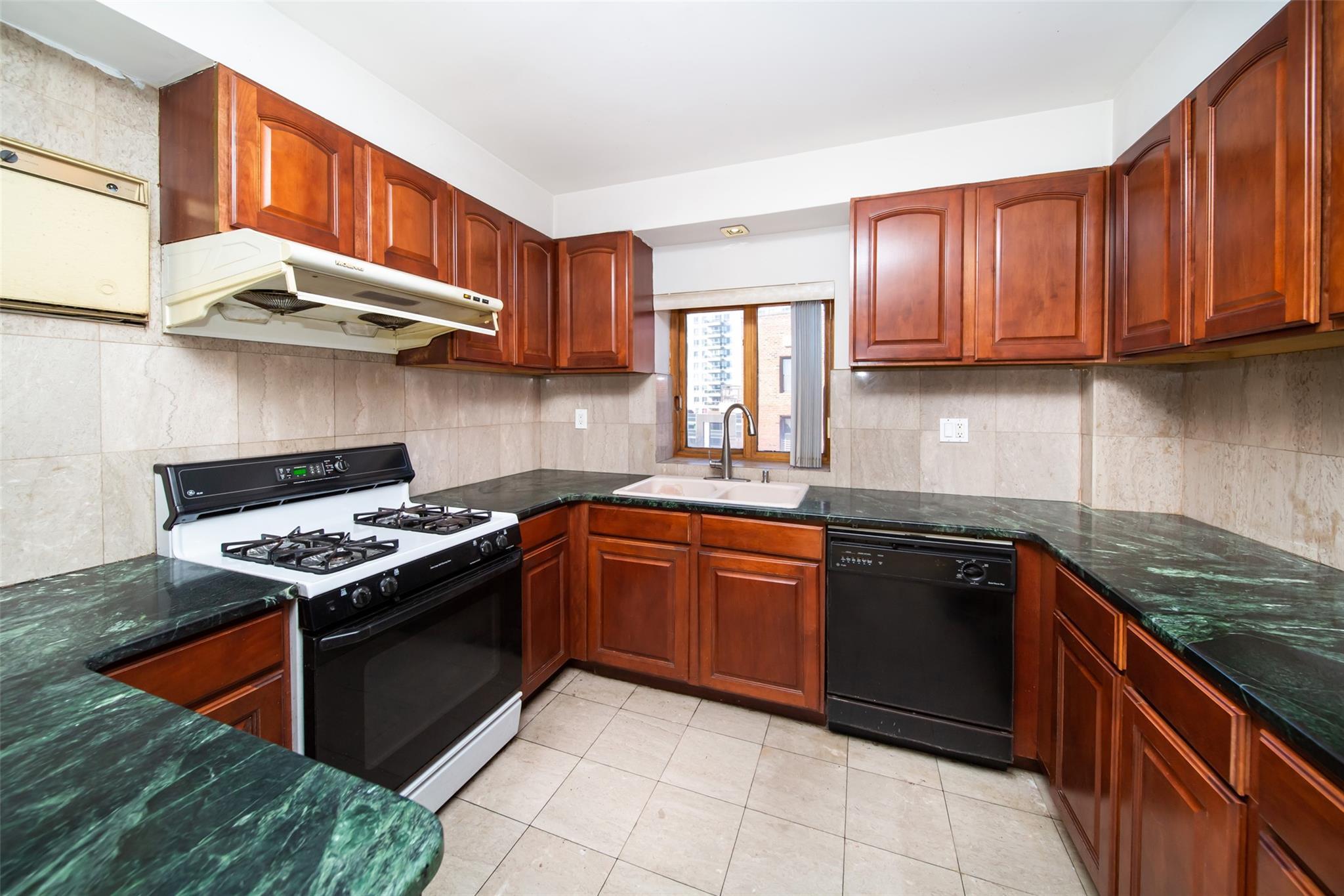 Single Family Colden  Queens, NY 11355, MLS-825858-7