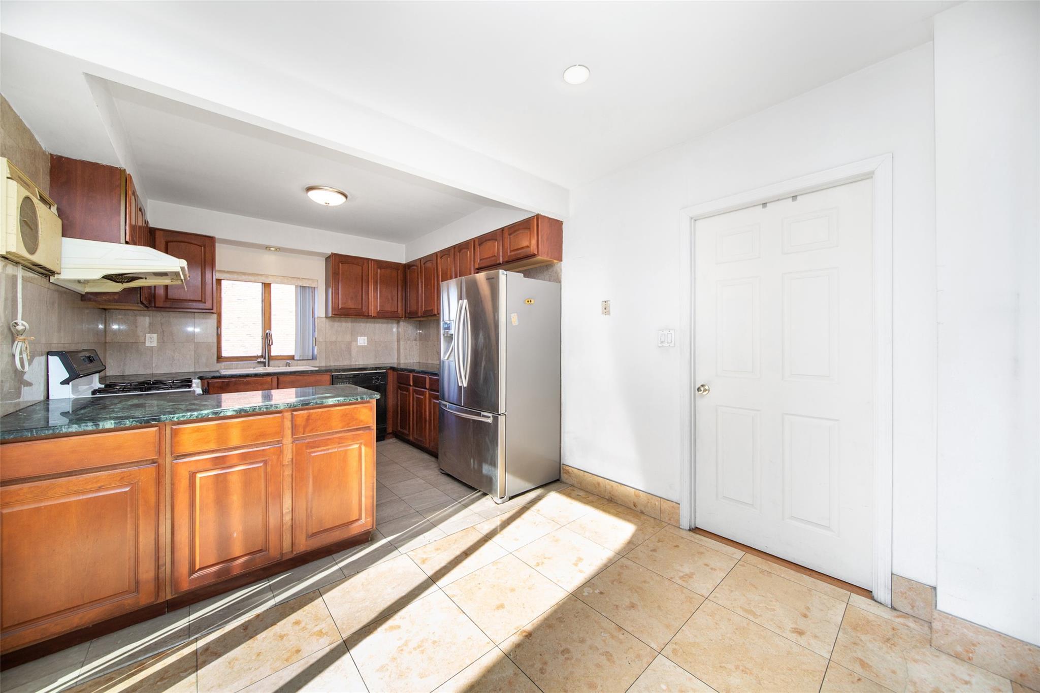 Single Family Colden  Queens, NY 11355, MLS-825858-8