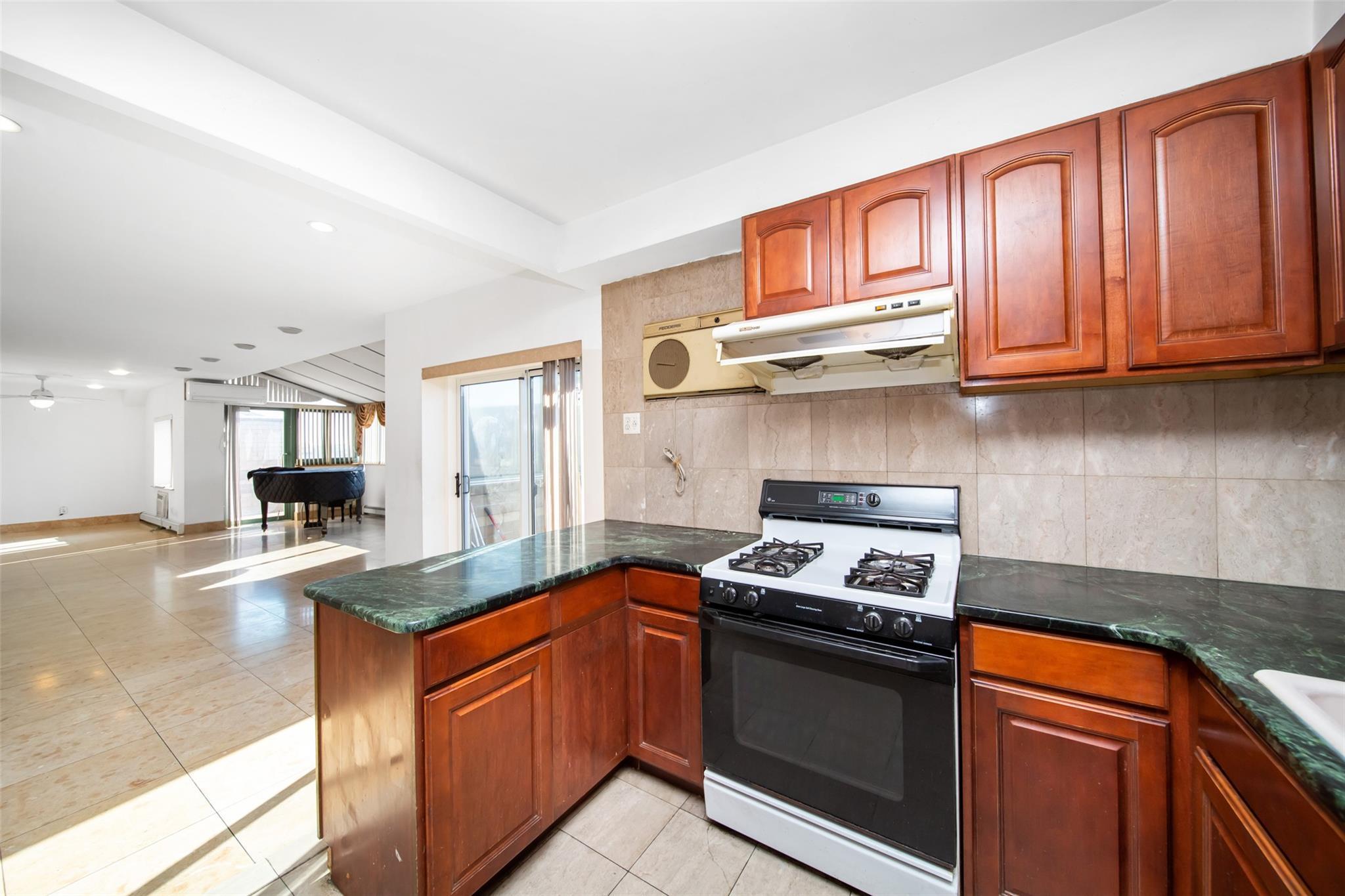 Single Family Colden  Queens, NY 11355, MLS-825858-9