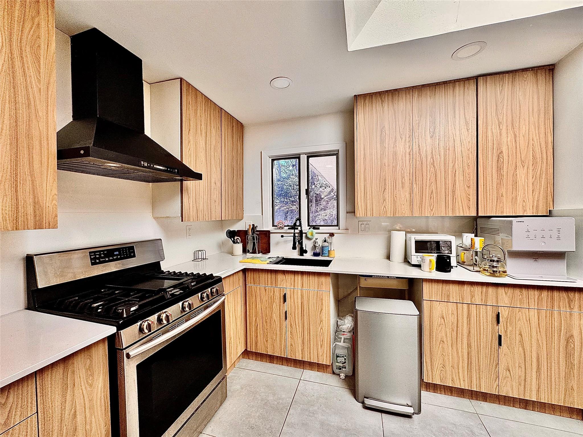Single Family Hendrick  Nassau County, NY 11542, MLS-826144-16