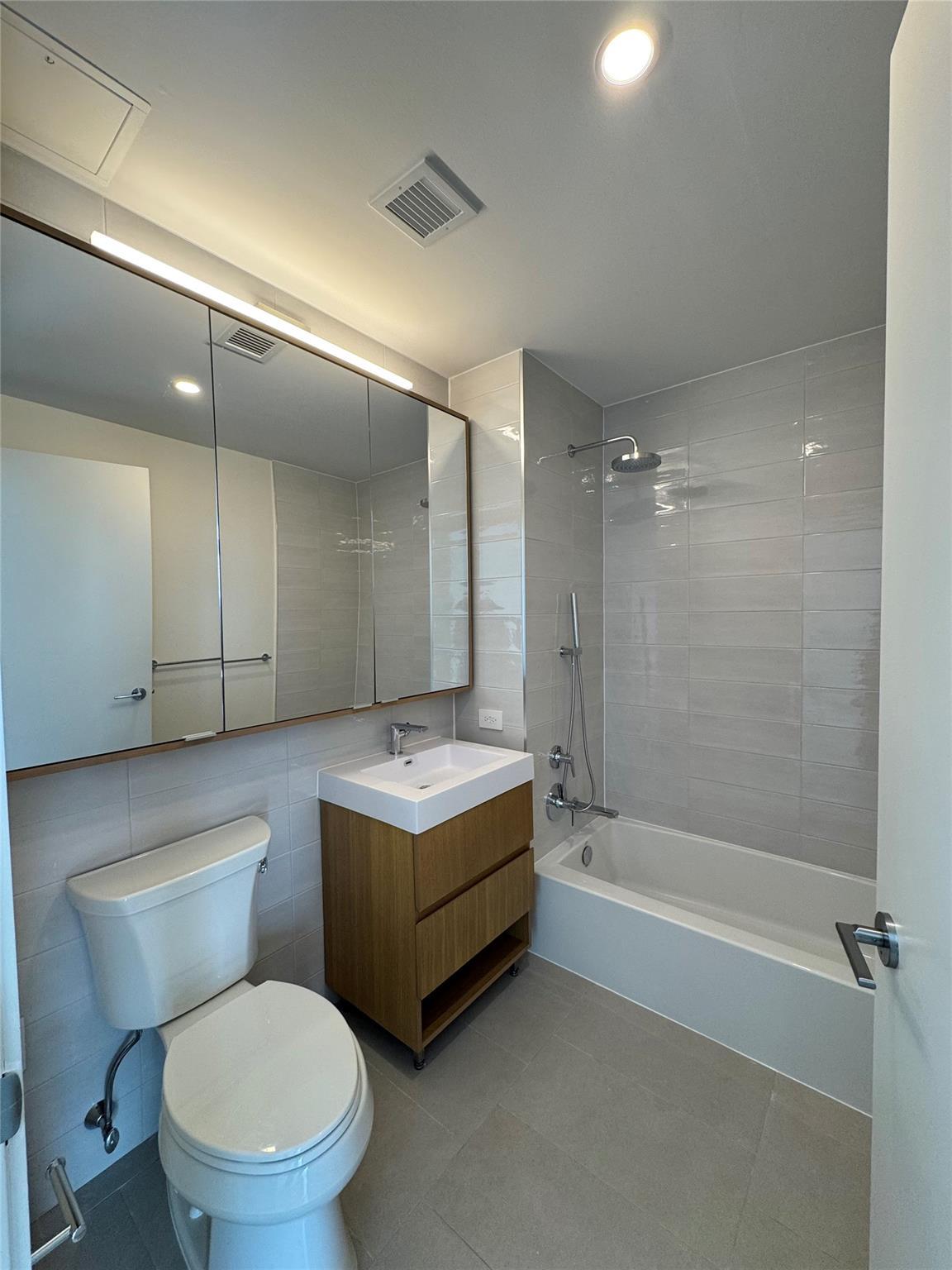 Apartment 40th Rd  Queens, NY 11354, MLS-826216-5