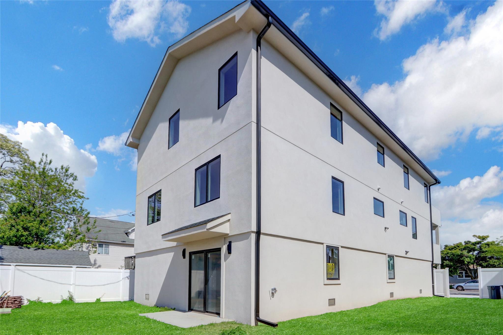 Single Family Fulton  Nassau County, NY 11561, MLS-826224-4