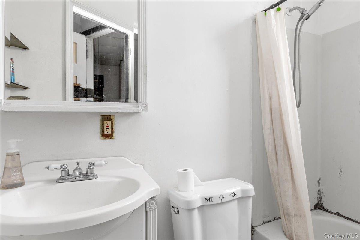 Single Family 15th Avenue  Queens, NY 11356, MLS-826252-22