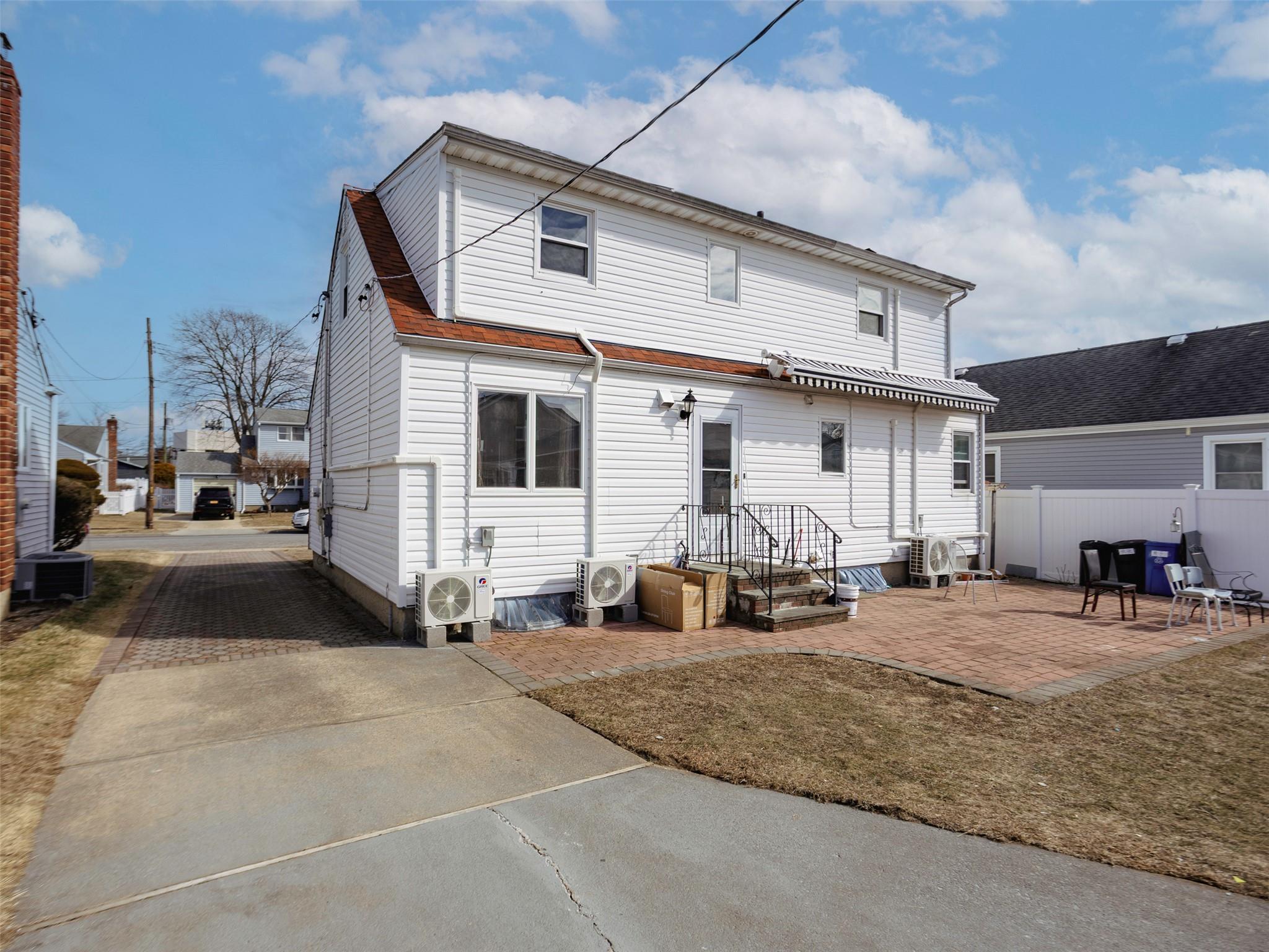 Single Family Bruce  Nassau County, NY 11801, MLS-826262-25