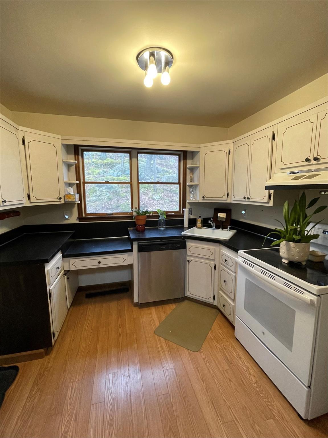 Single Family Mountain Laurel  Putnam County, NY 10524, MLS-826450-16