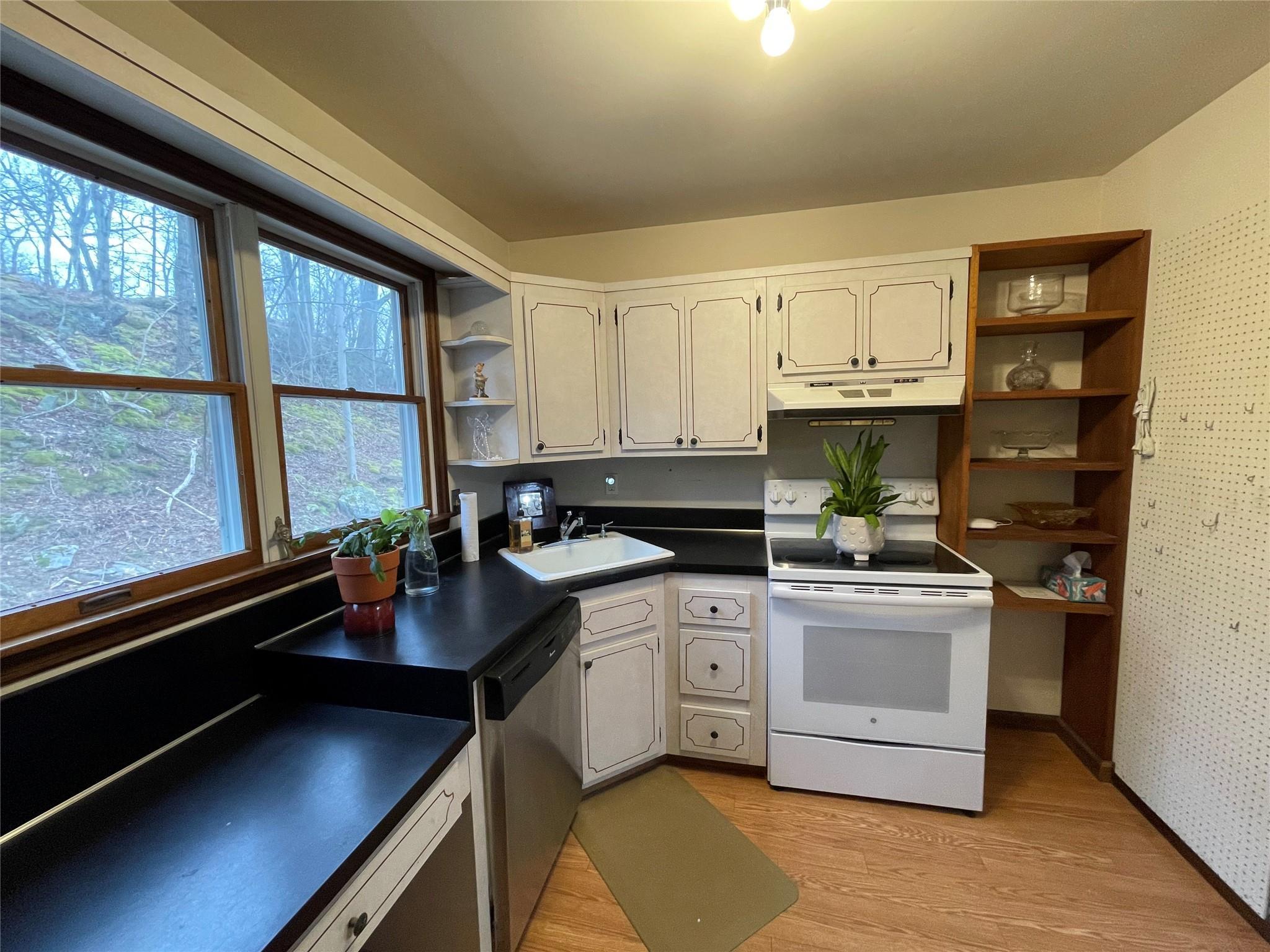 Single Family Mountain Laurel  Putnam County, NY 10524, MLS-826450-17