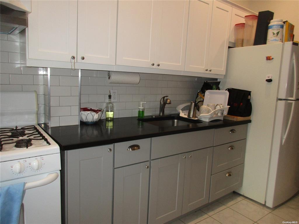 Single Family 54th  Queens, NY 11378, MLS-826469-7