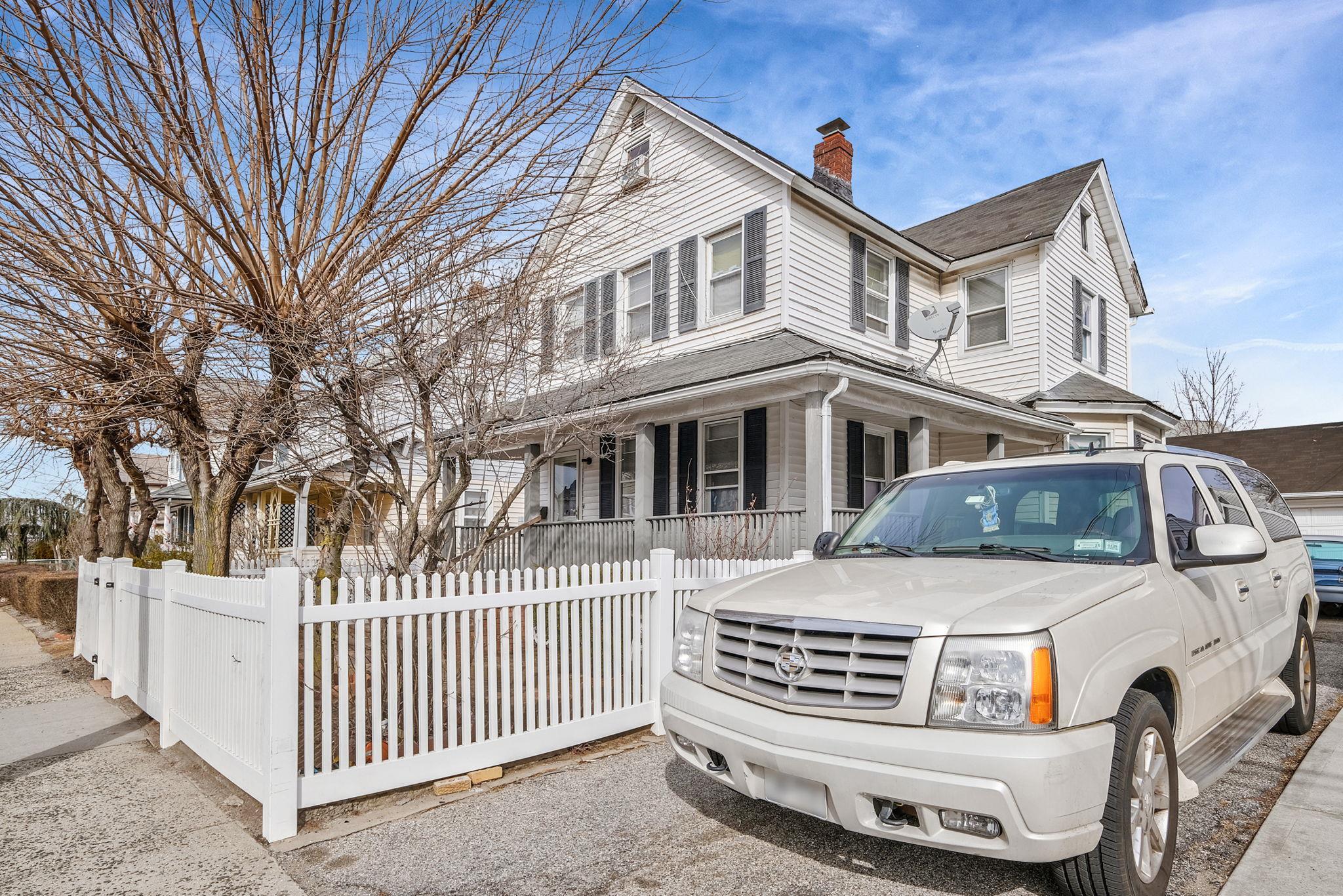 Single Family New Hyde Park  Nassau County, NY 11010, MLS-826677-2
