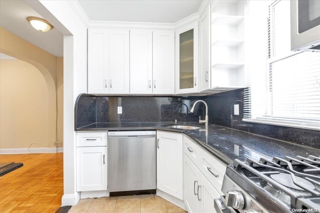 Apartment 79th Ave  Queens, NY 11367, MLS-826957-6