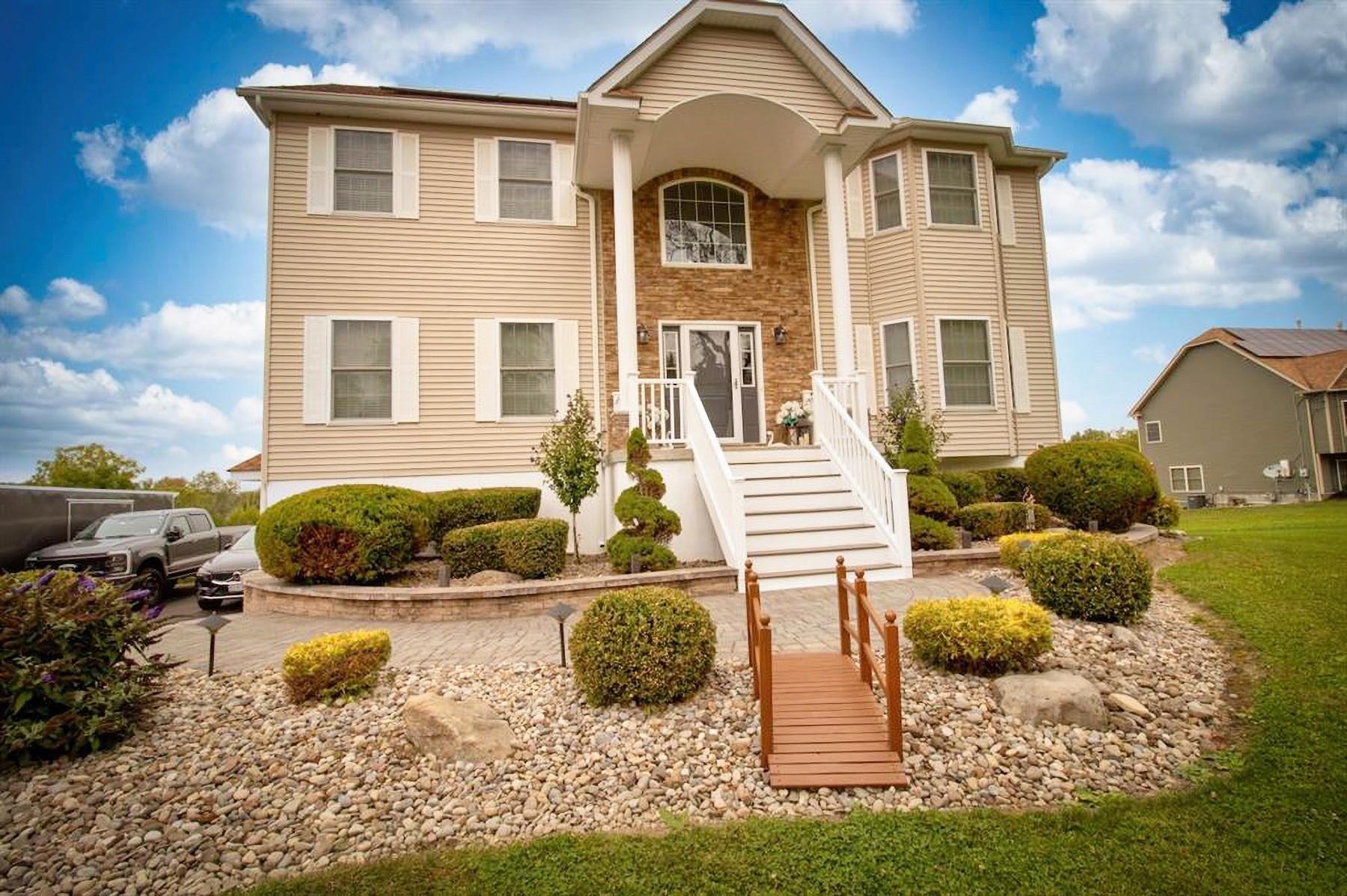 Single Family Kings  Orange County, NY 12575, MLS-827068-2