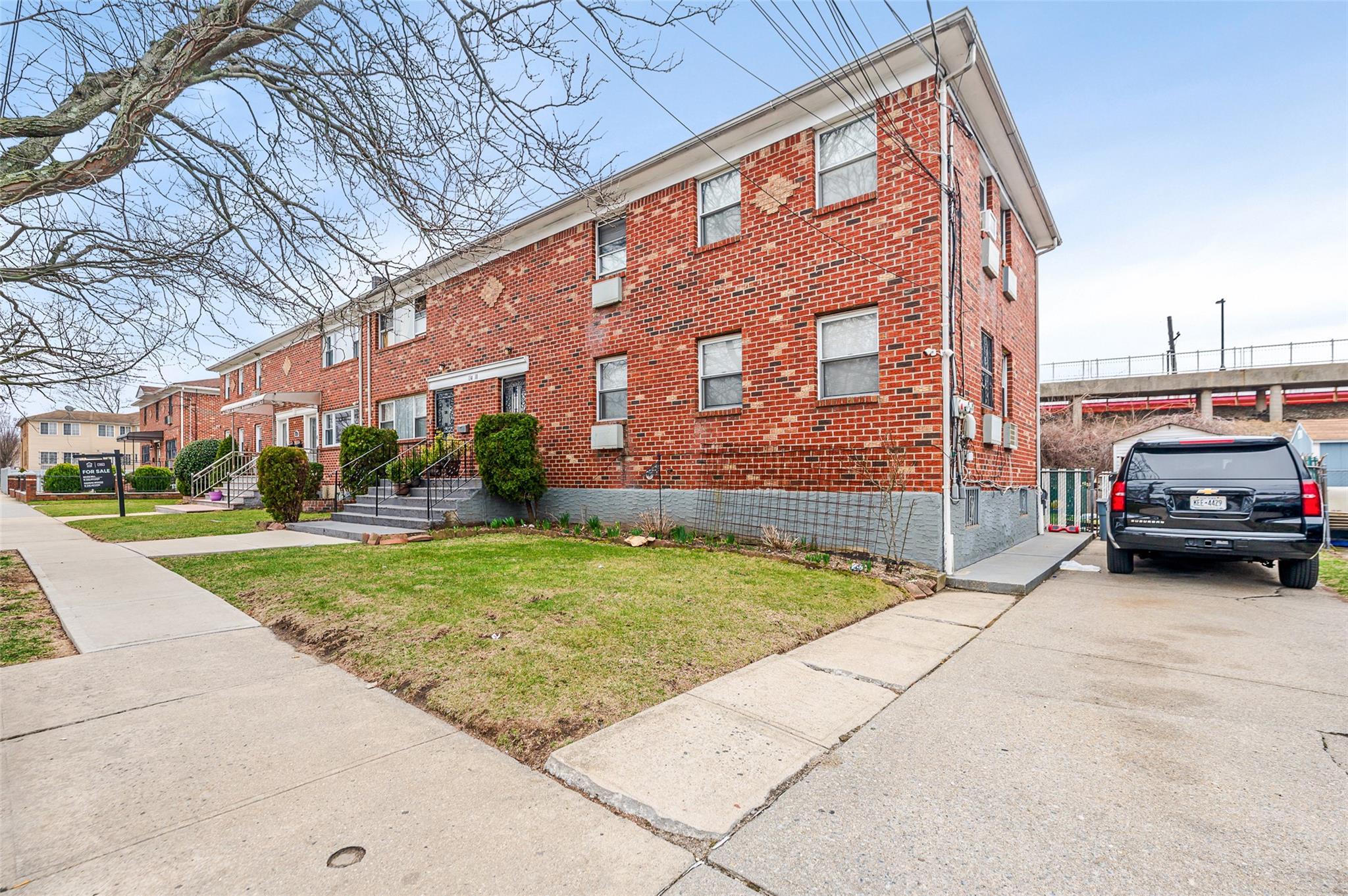Single Family Garrett  Queens, NY 11434, MLS-827092-2
