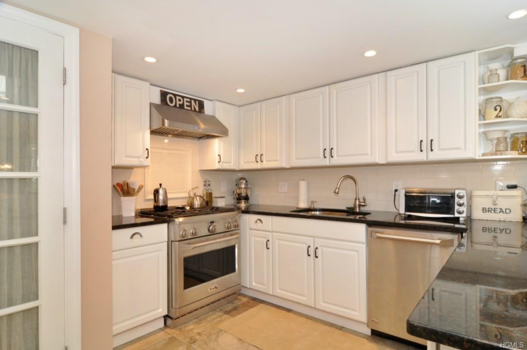 Single Family Eckar  Westchester County, NY 10533, MLS-827196-4