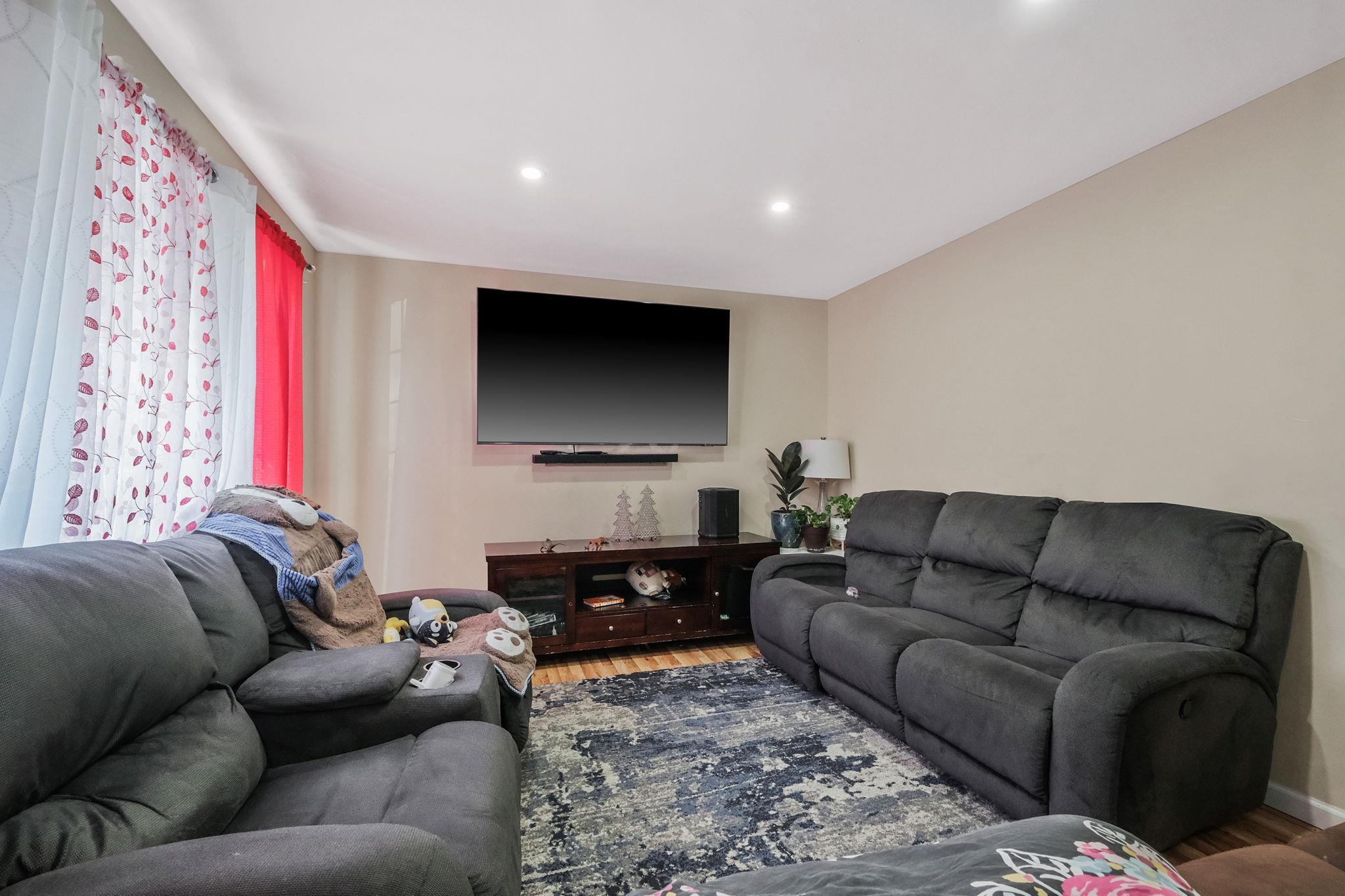 Single Family Ontario  Suffolk County, NY 11757, MLS-827251-16