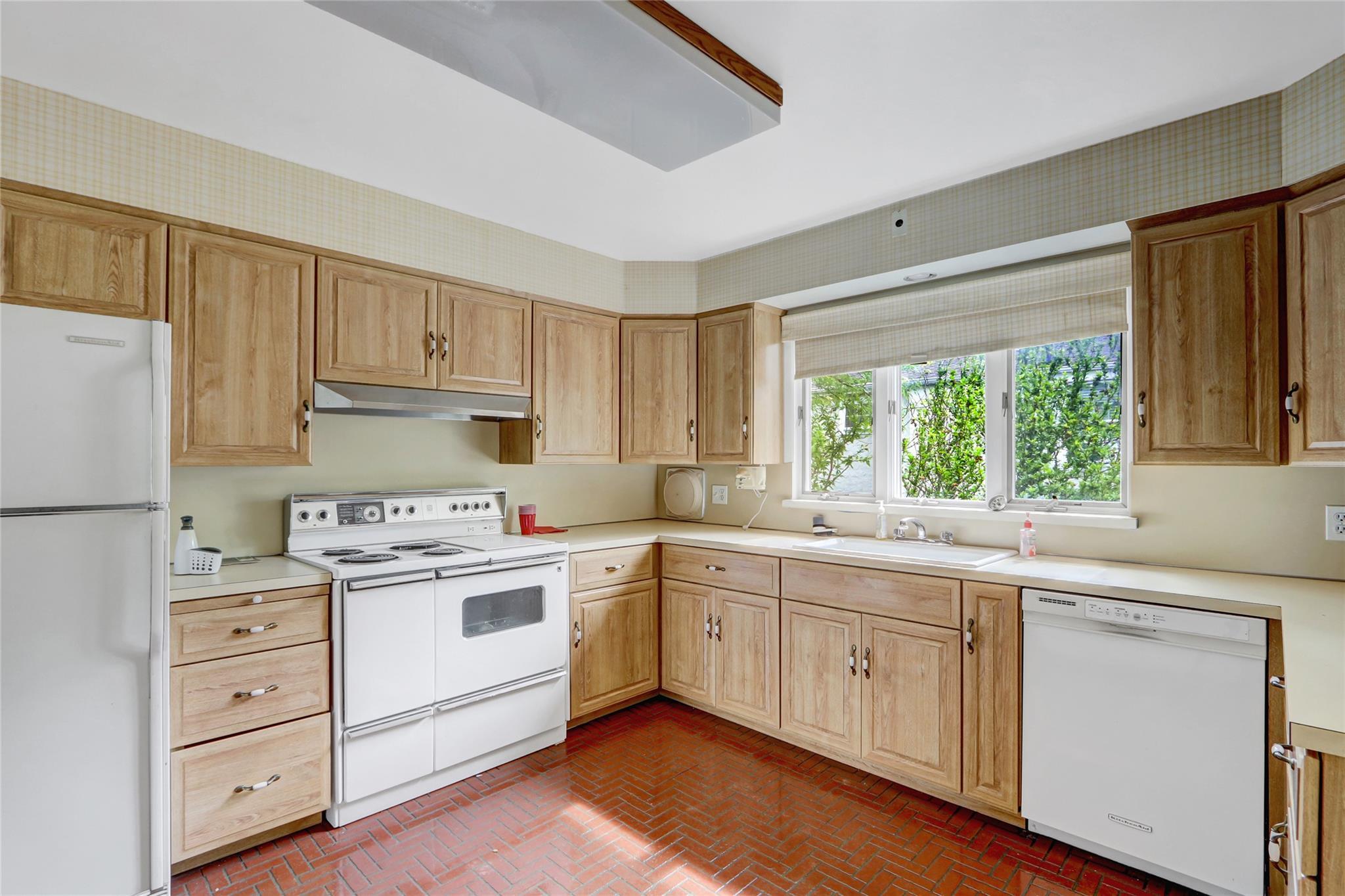 Single Family Royat  Nassau County, NY 11561, MLS-827278-13