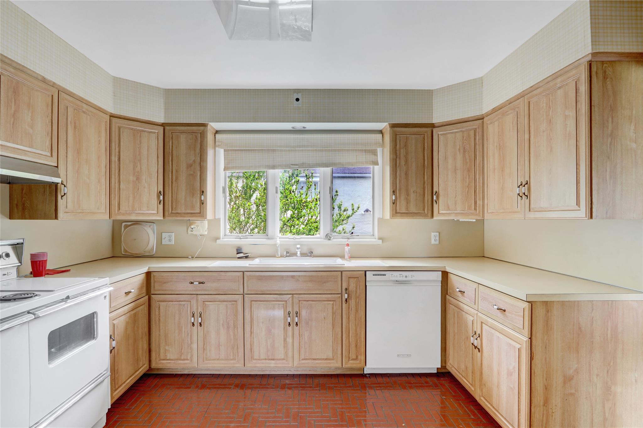 Single Family Royat  Nassau County, NY 11561, MLS-827278-14