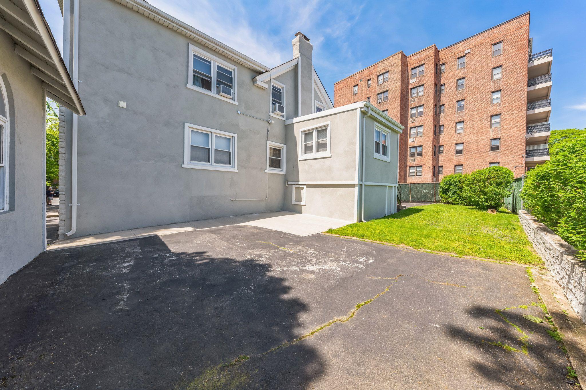 Single Family Pelham  Westchester County, NY 10805, MLS-827437-29