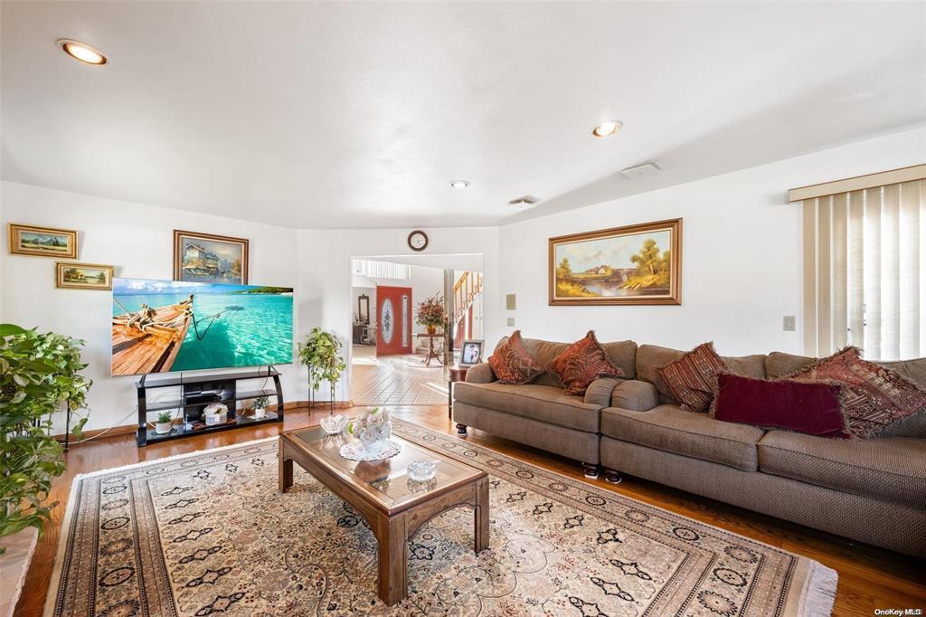 Single Family Jester  Suffolk County, NY 11746, MLS-827527-10