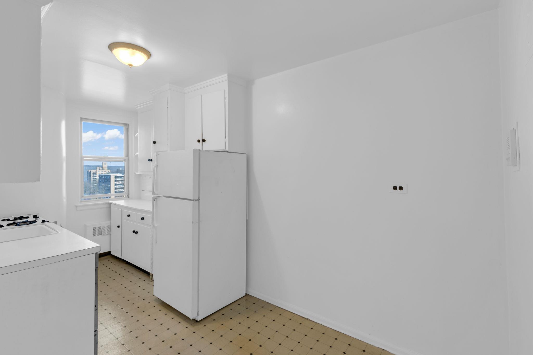 Coop Knolls  Bronx, NY 10463, MLS-827543-10