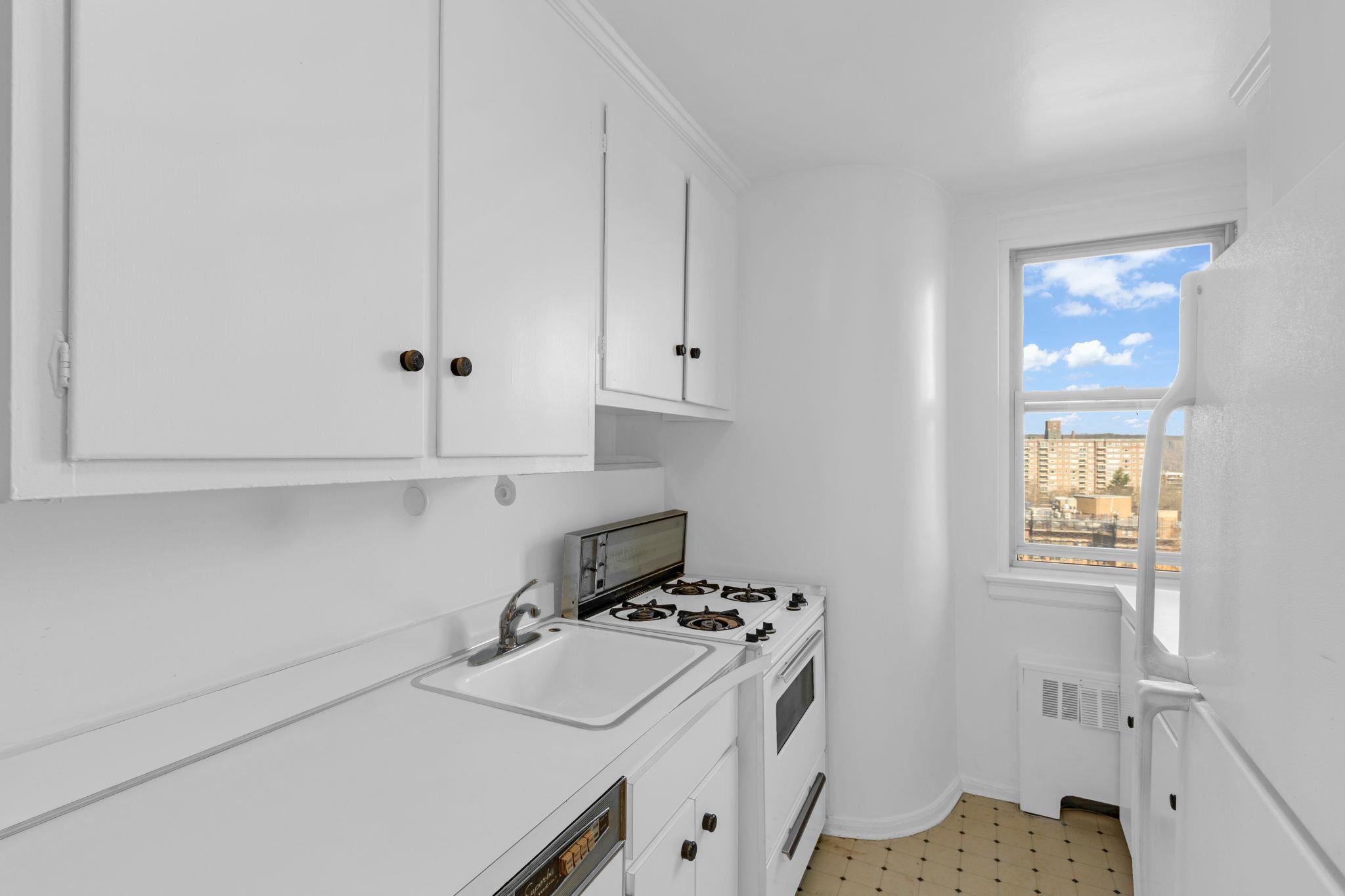 Coop Knolls  Bronx, NY 10463, MLS-827543-9