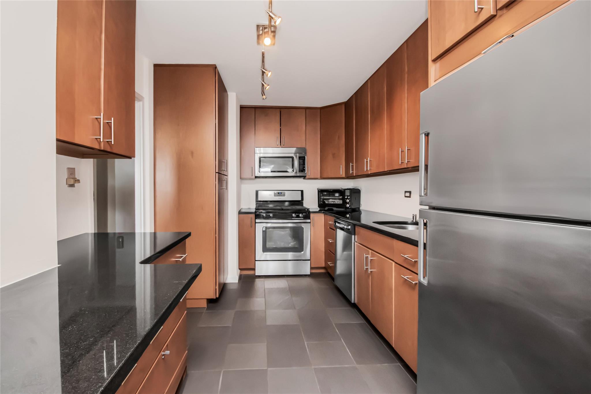 Coop Johnson  Bronx, NY 10463, MLS-827546-5