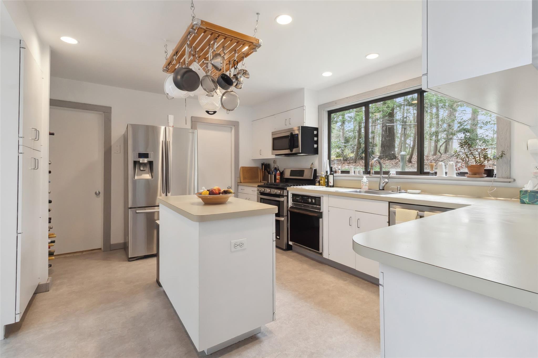 Apartment Twin Lakes  Westchester County, NY 10590, MLS-827586-10