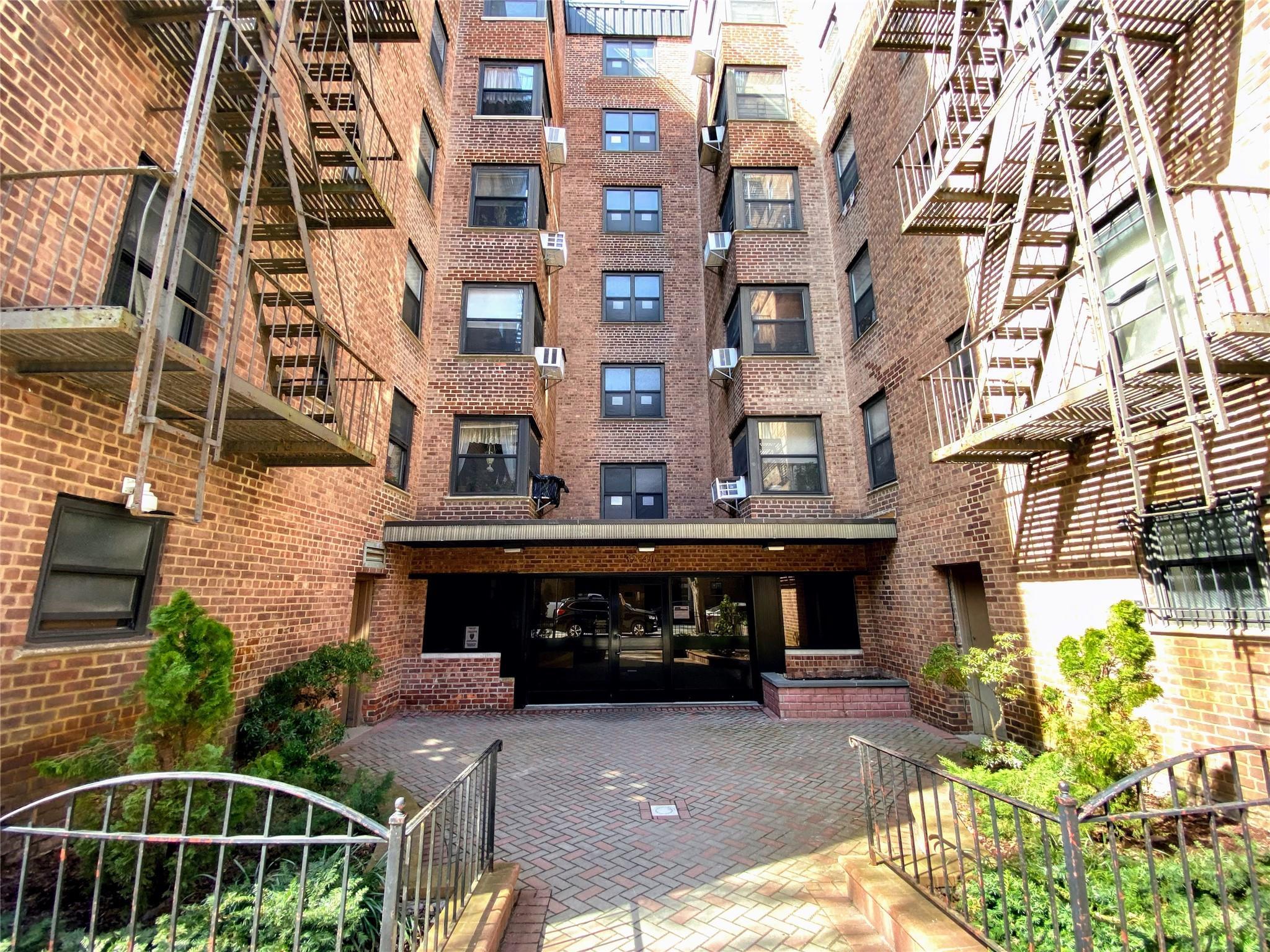 Coop in New York - 32  Queens, NY 11369