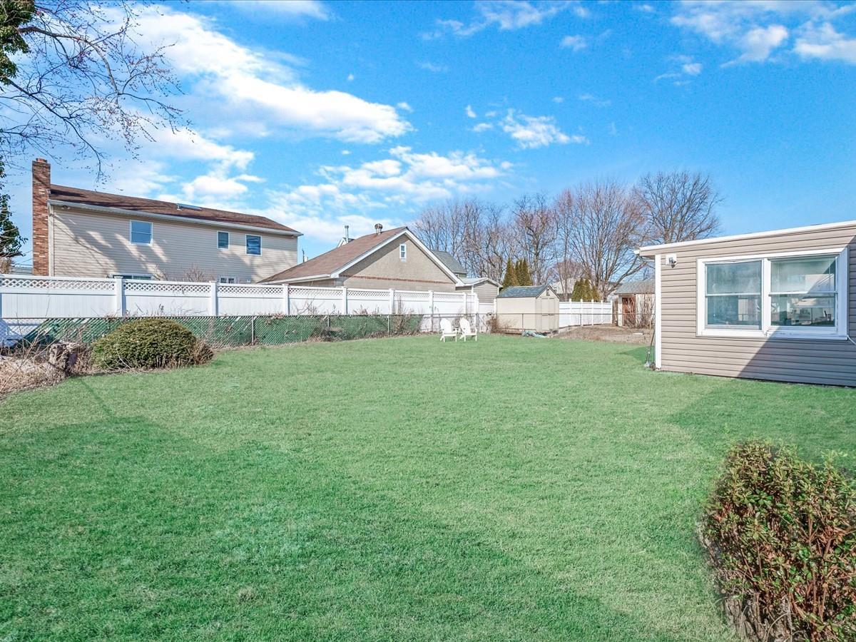 Single Family Fairfield  Nassau County, NY 11514, MLS-827796-17
