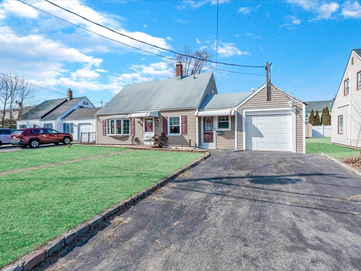Single Family Fairfield  Nassau County, NY 11514, MLS-827796-2