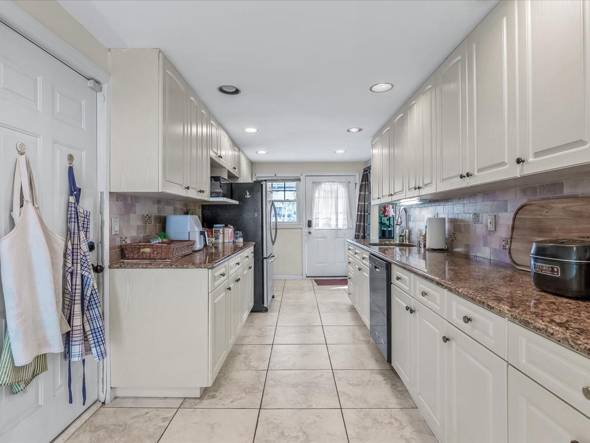 Single Family Fairfield  Nassau County, NY 11514, MLS-827796-9