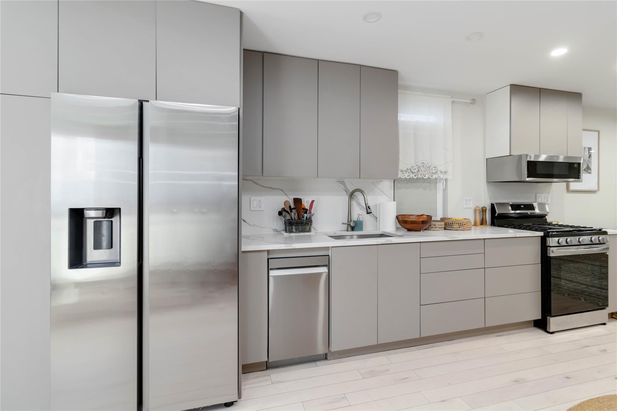 Single Family 78th  Queens, NY 11385, MLS-827976-16