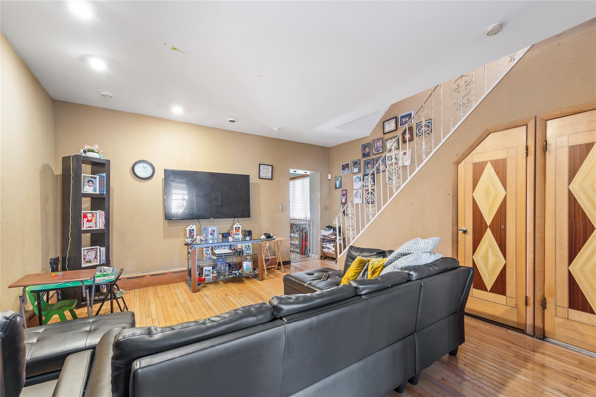 Single Family 165th  Queens, NY 11365, MLS-828014-3