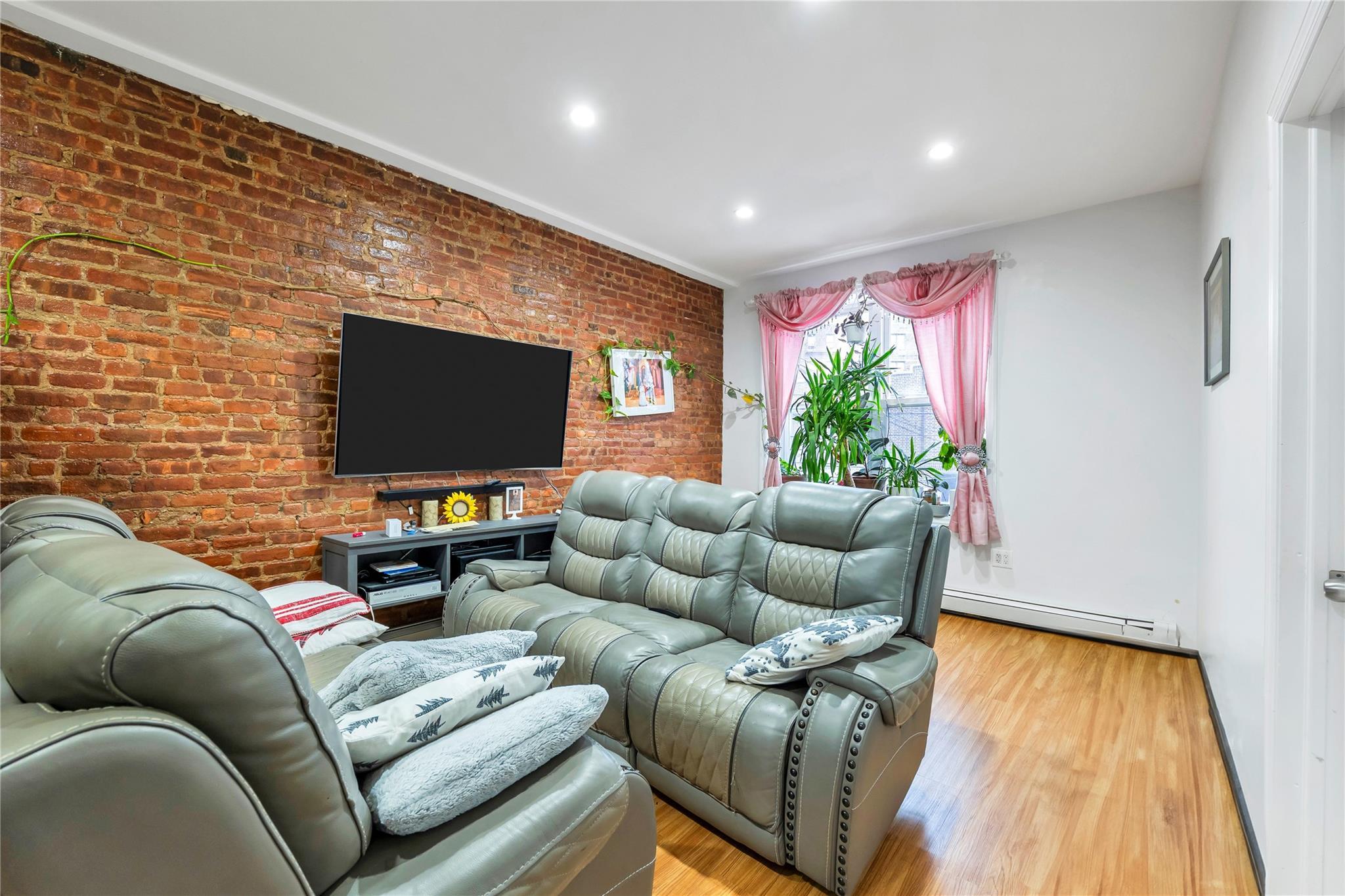 Single Family 43rd Ave  Queens, NY 11373, MLS-828043-10