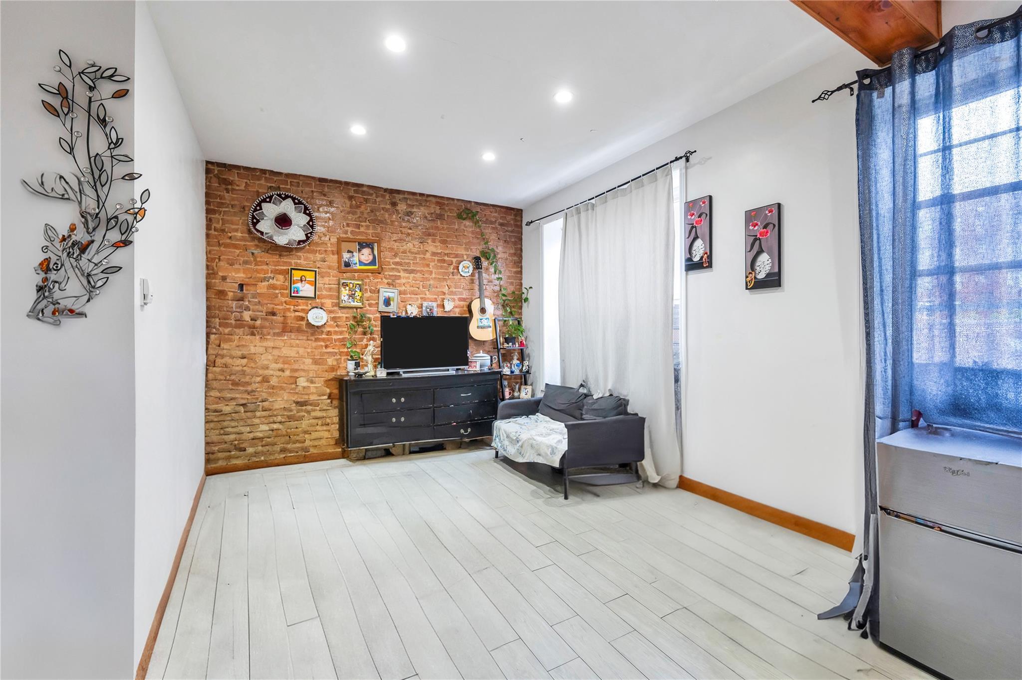 Single Family 43rd Ave  Queens, NY 11373, MLS-828043-15