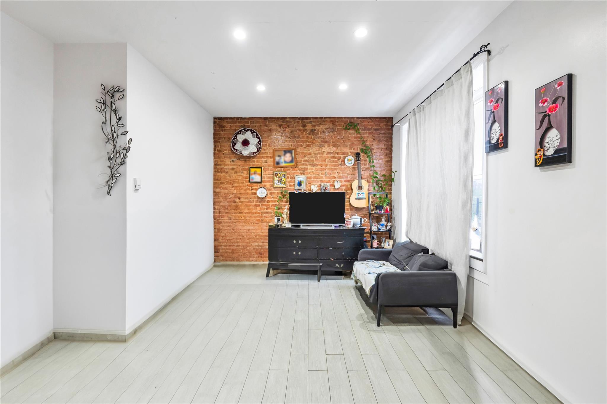 Single Family 43rd Ave  Queens, NY 11373, MLS-828043-16