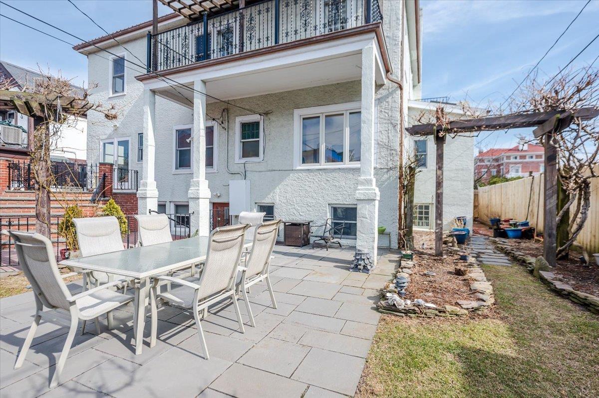Single Family Laurelton  Nassau County, NY 11561, MLS-828065-44