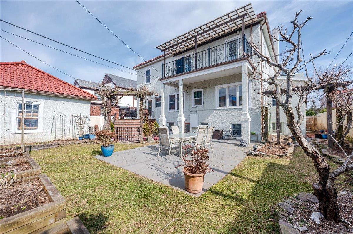 Single Family Laurelton  Nassau County, NY 11561, MLS-828065-45