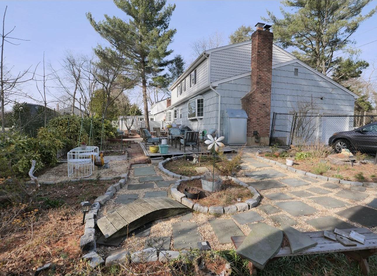 Single Family Berry Hill  Nassau County, NY 11791, MLS-828116-11