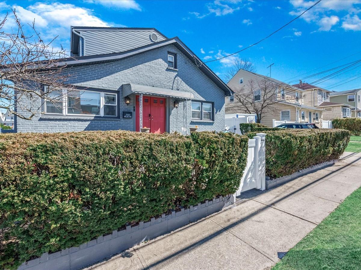 Single Family Franklin  Nassau County, NY 11557, MLS-828168-2