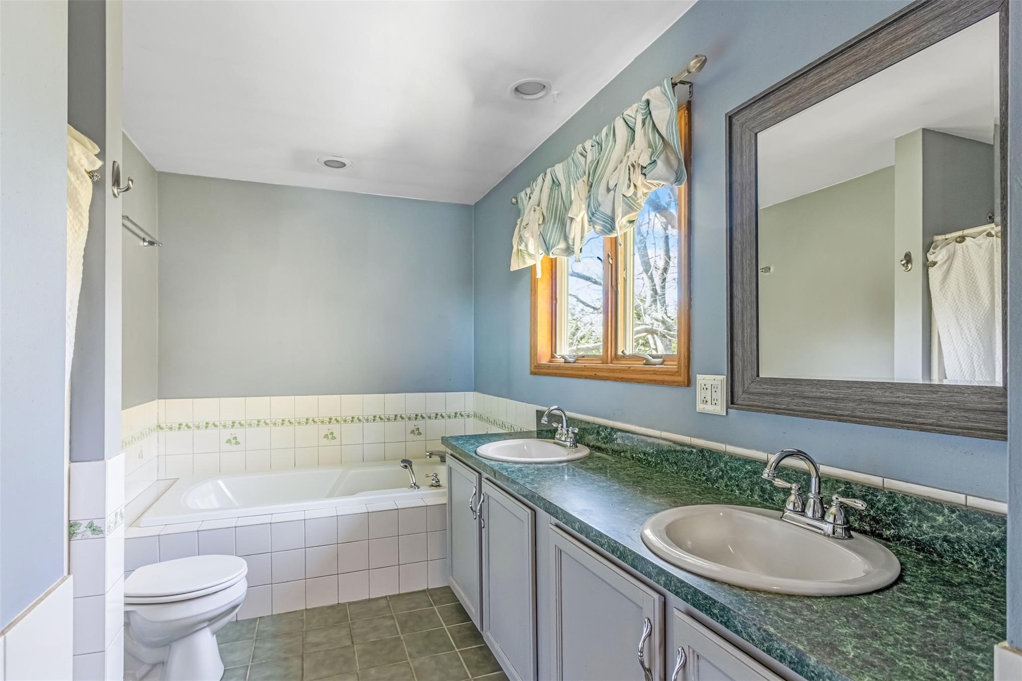 Single Family Hillcrest  Suffolk County, NY 11957, MLS-828186-12