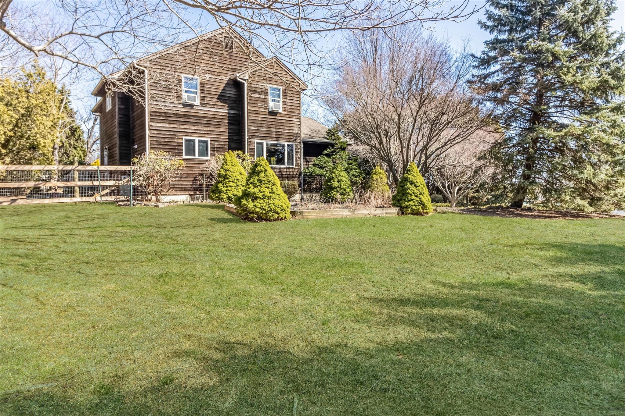 Single Family Hillcrest  Suffolk County, NY 11957, MLS-828186-17