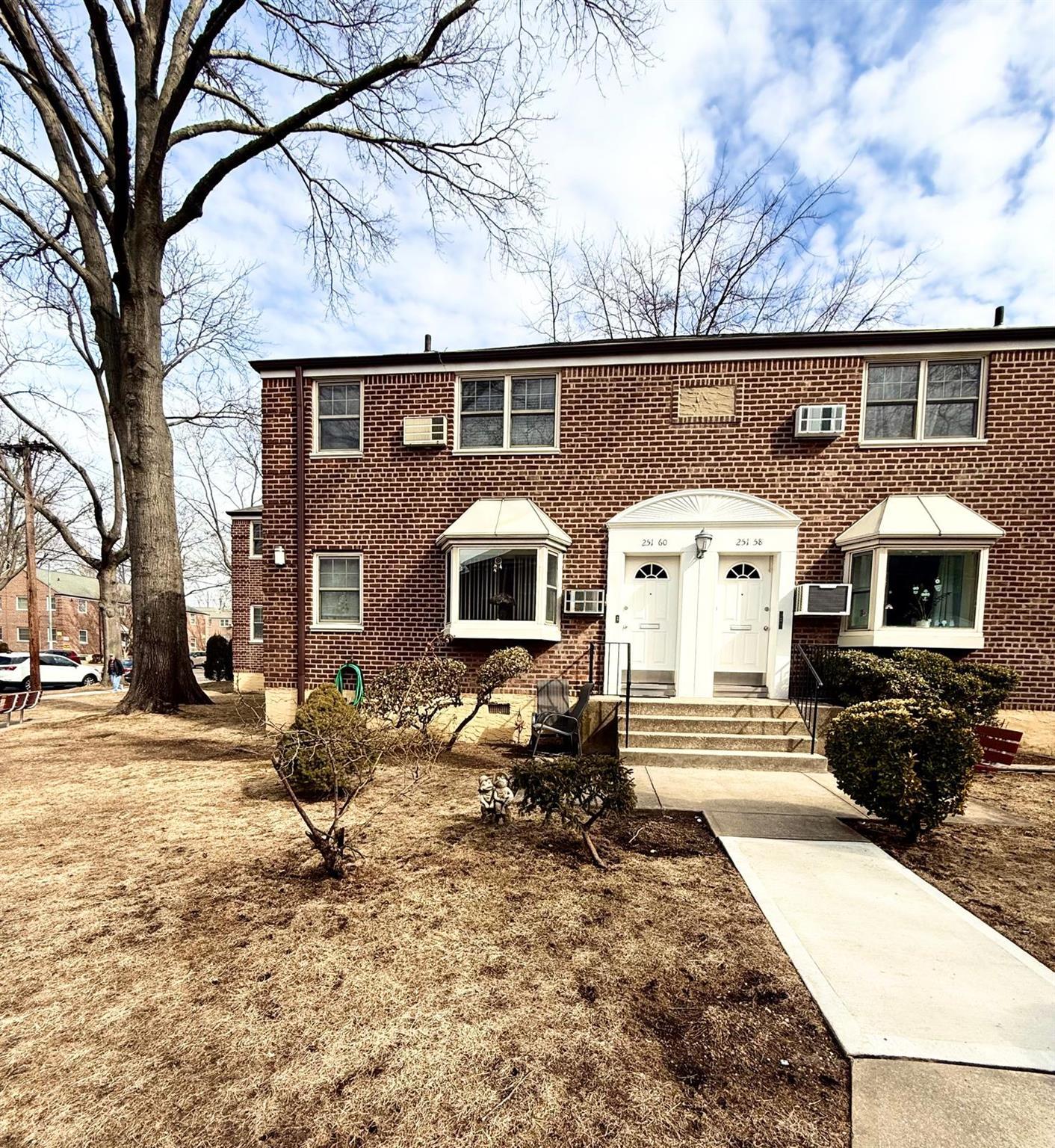 Coop in New York - 61  Queens, NY 11362